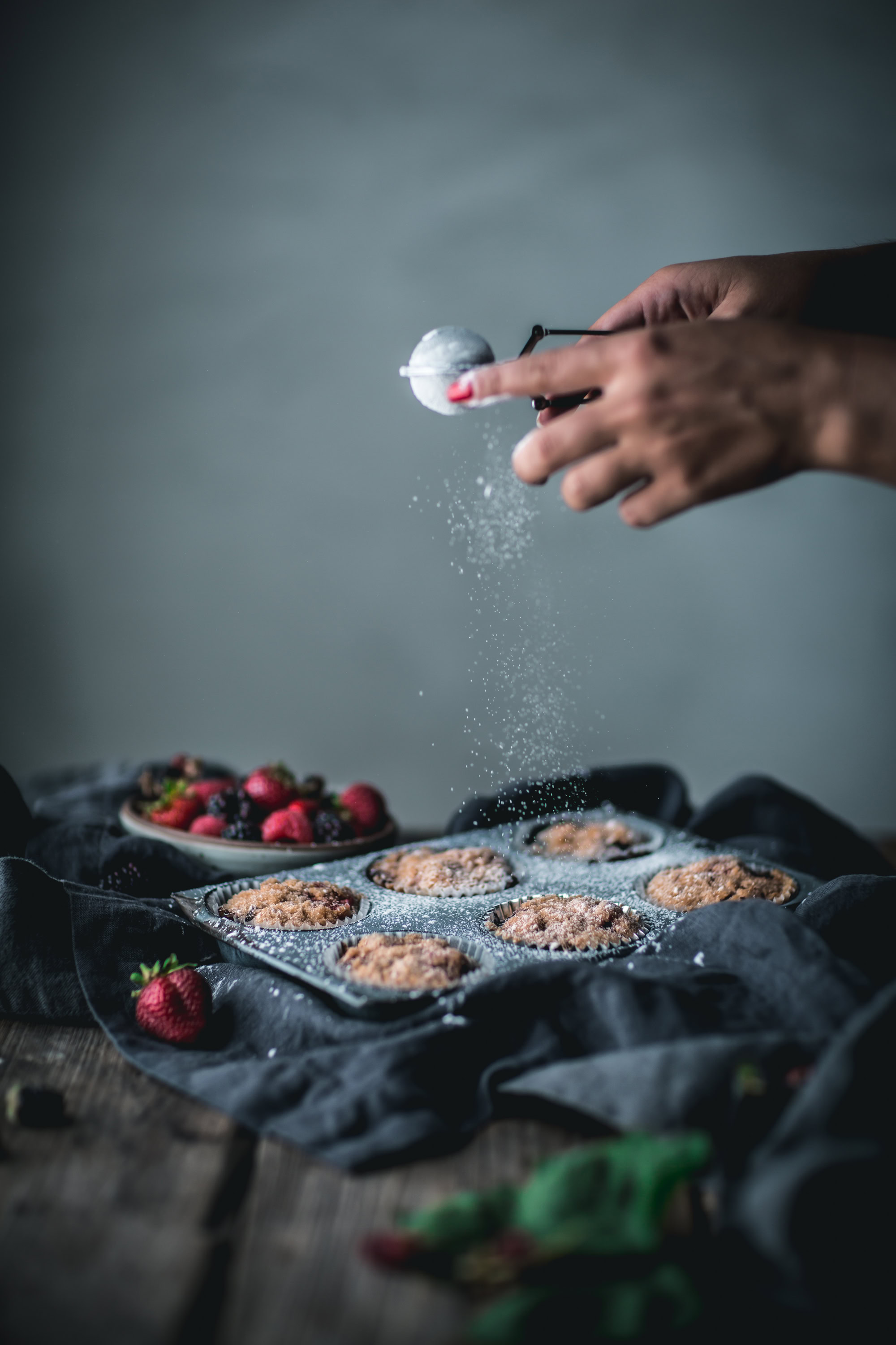 Powdered sugar on Muffins