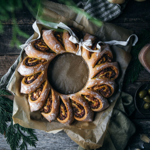 Wreath Bread with Caramelized Onions and Prosciutto